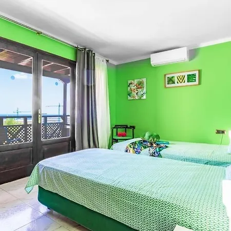 Puerto Del Carmen Sleeps 14 With Pool Air Con And Wifi Puerto del Carmen (Lanzarote)