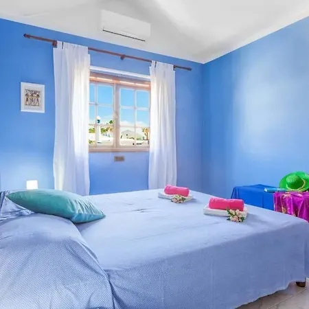 Puerto Del Carmen Sleeps 14 With Pool Air Con And Wifi