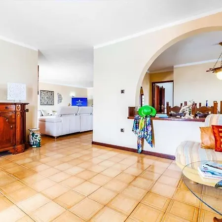 Puerto Del Carmen Sleeps 14 With Pool Air Con And Wifi *