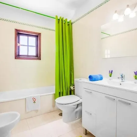 Puerto Del Carmen Sleeps 14 With Pool Air Con And Wifi Vila