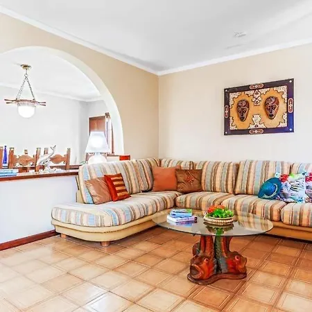 Puerto Del Carmen Sleeps 14 With Pool Air Con And Wifi Vila Puerto del Carmen (Lanzarote)